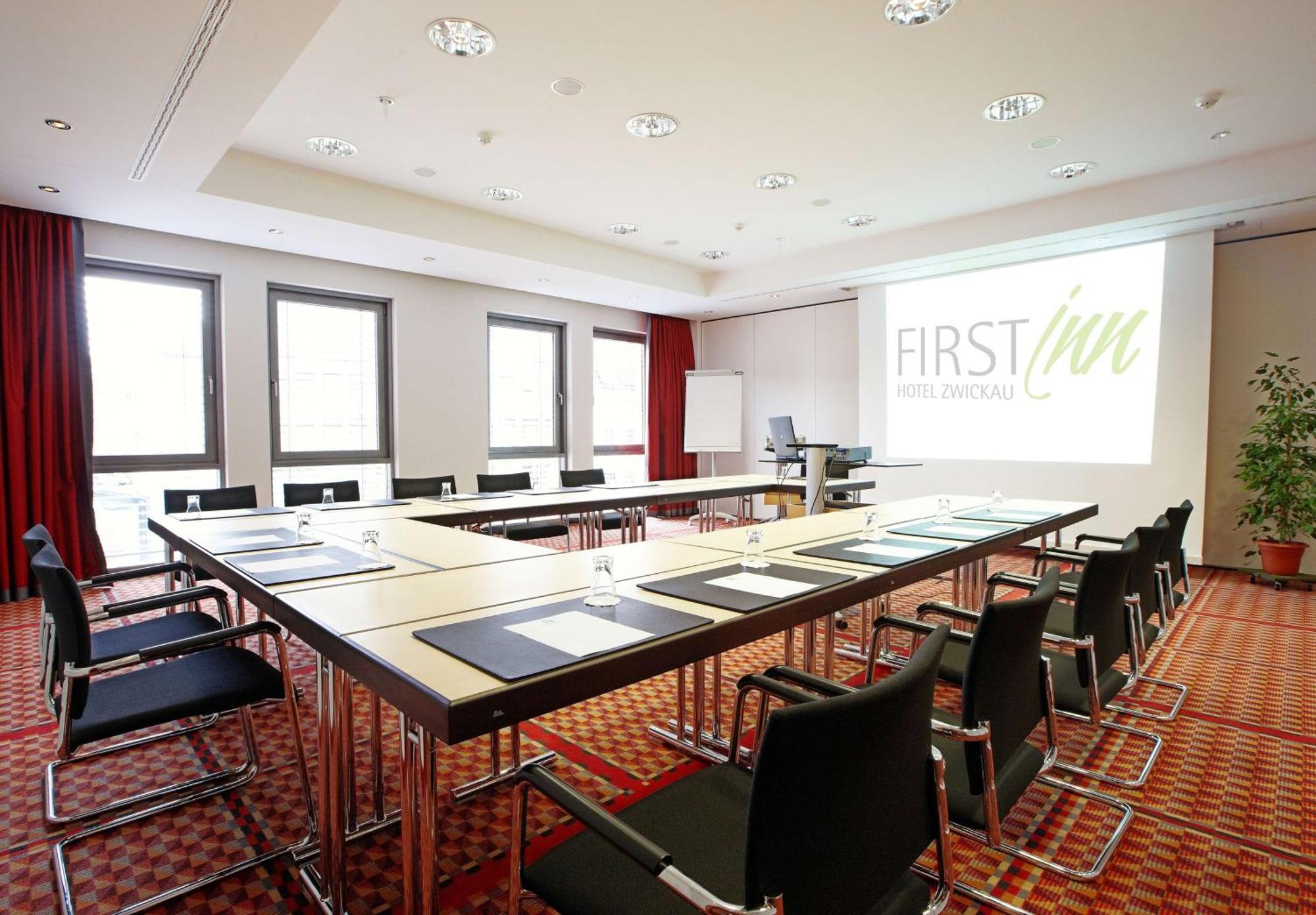 First Inn Hotel اتسوكو المظهر الخارجي الصورة